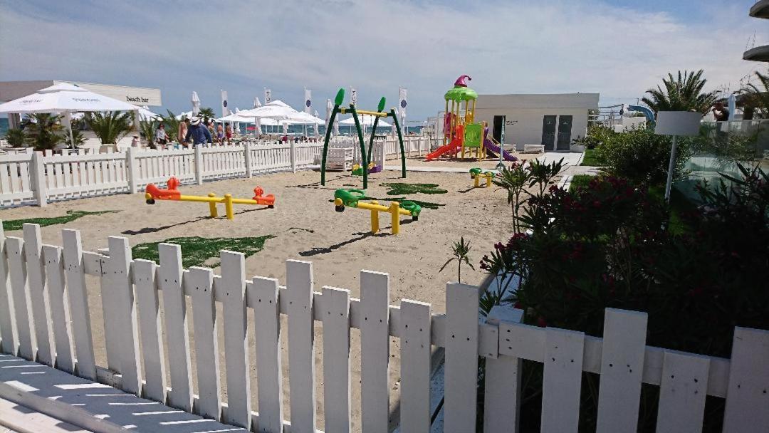 Sunshine Apartament De Silva Appartamento Mamaia Esterno foto